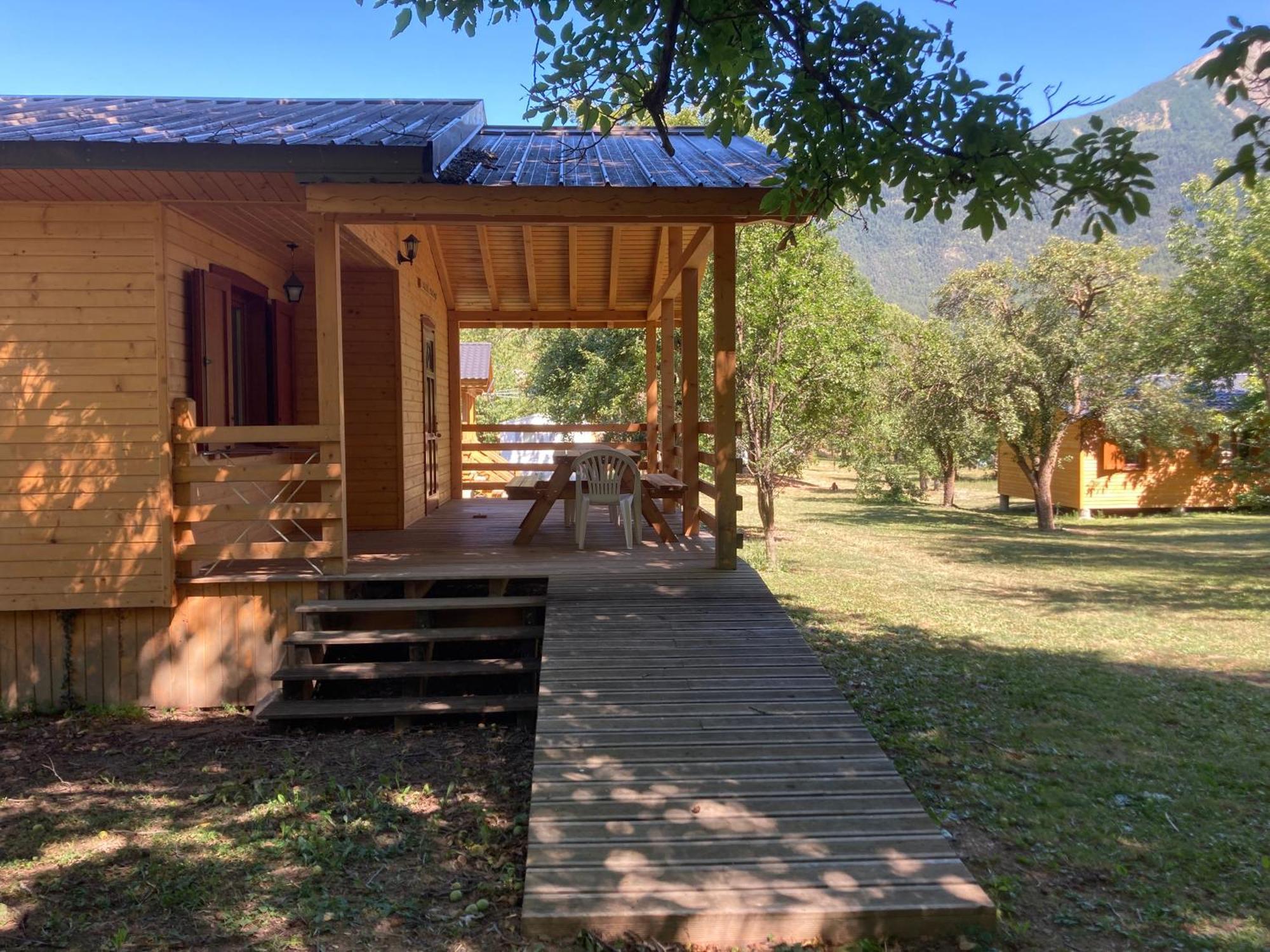 Camping, Hotel De Plein Air Les Cariamas Шатору-лез-Альп Экстерьер фото