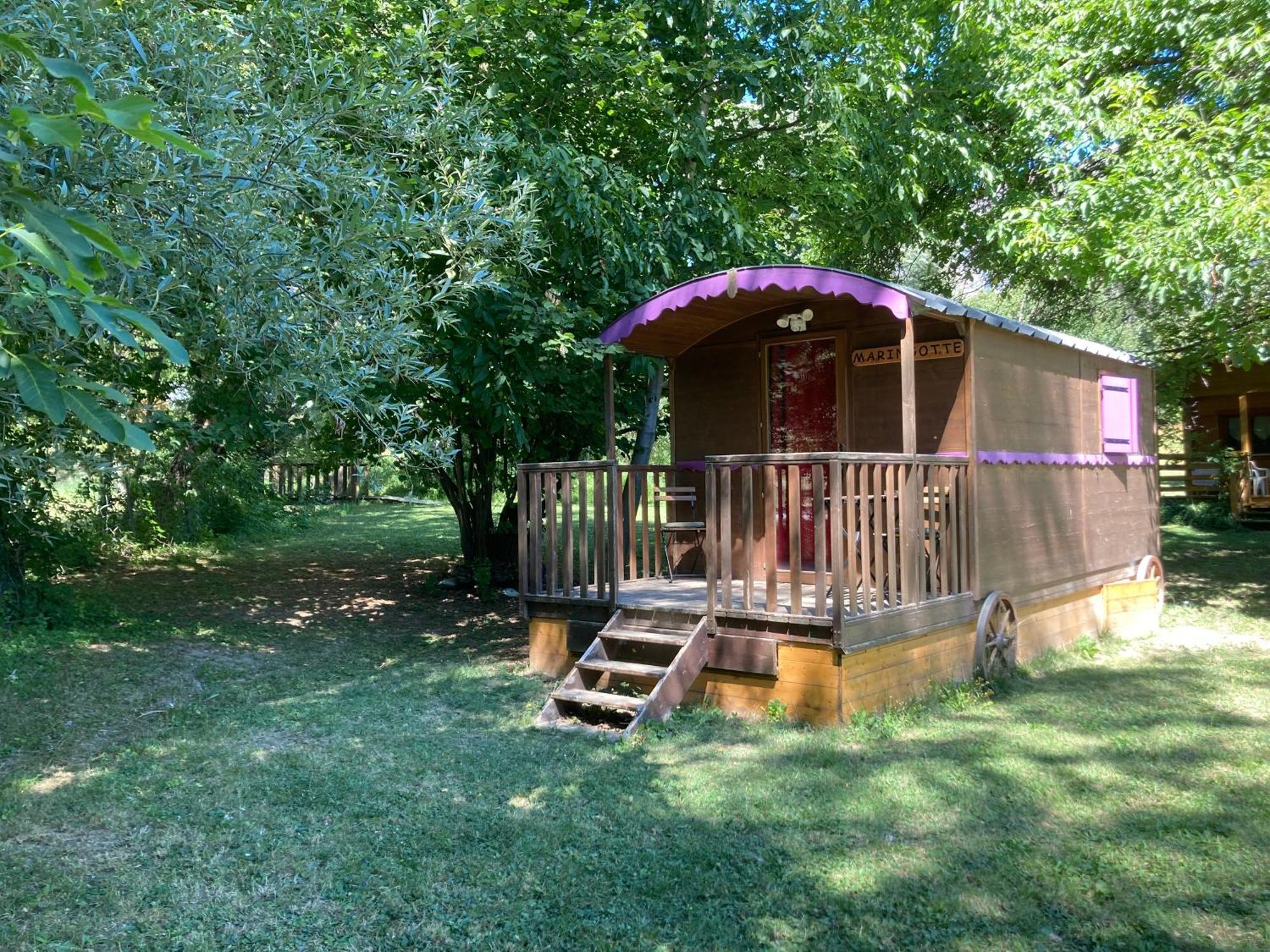 Camping, Hotel De Plein Air Les Cariamas Шатору-лез-Альп Экстерьер фото
